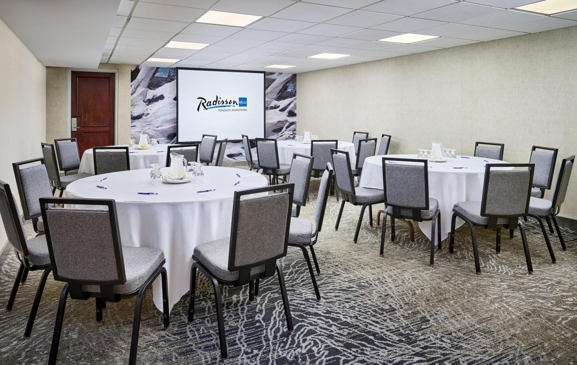 Hotel Radisson Blu Toronto Downtown Extérieur photo